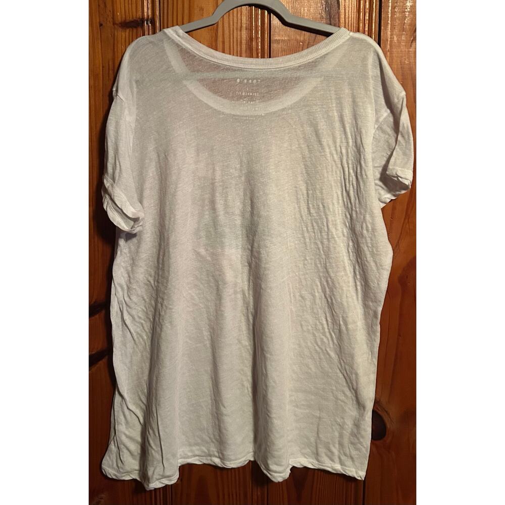 TORRID women’s Vintage Mouth Tee white relaxed fit oversized 2X - Picture 2 of 3